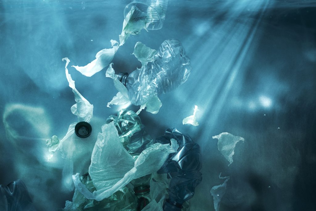 Plastikverschmutzung im Meer / Foto: stokkete / envato