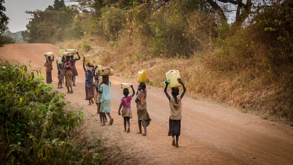 Afrika africa Wasserversorgung living Greenliving / Foto: Jeff Ackley, Unsplash