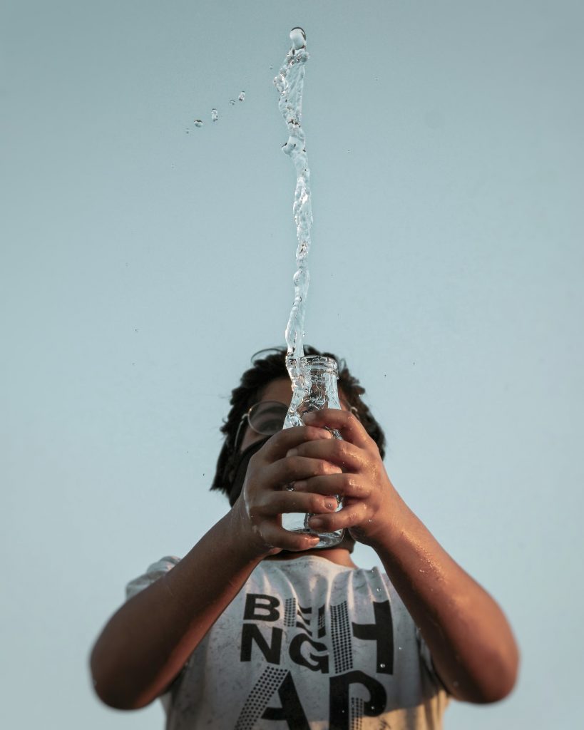 Drinking Water / Foto: Amaan Ali, Unsplash
