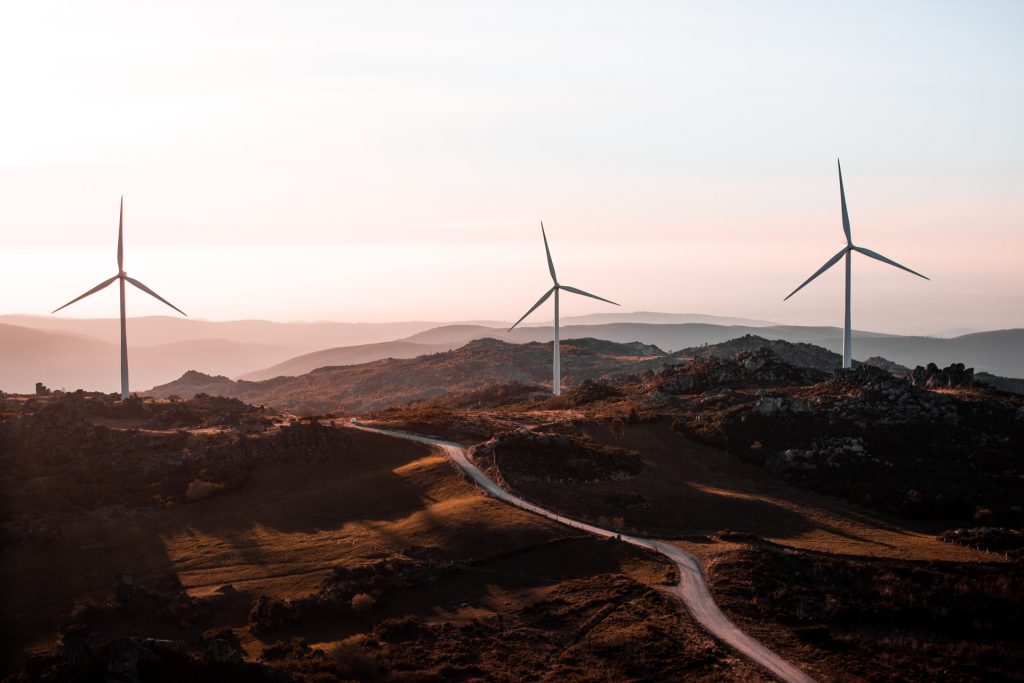 windkraft-erneuerbare-energie-greentech-karyatid-6LBfUfOyjrE-unsplash