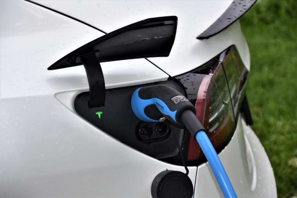 Tesla neuer Akku soll 100 Jahre durchhalten / Greentech.Live / Foto: Waldemar Brandt via Unsplash