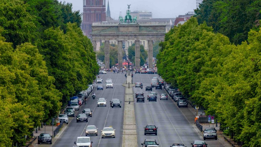 Autoverkehr in Berlin - Foto Aron Marinelli via Unsplash