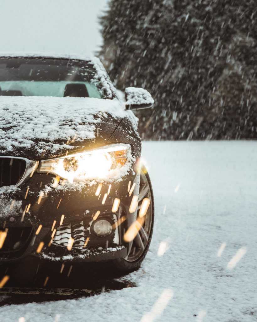 Auto Winter Reifen - Foto Danny Sleeuwenhoek via Unsplash