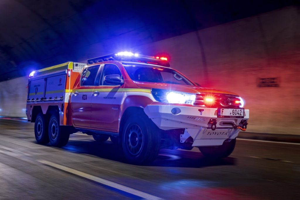 Feuerwehrauto Elektroauto Brand loeschen 6x6-hiload Kopie