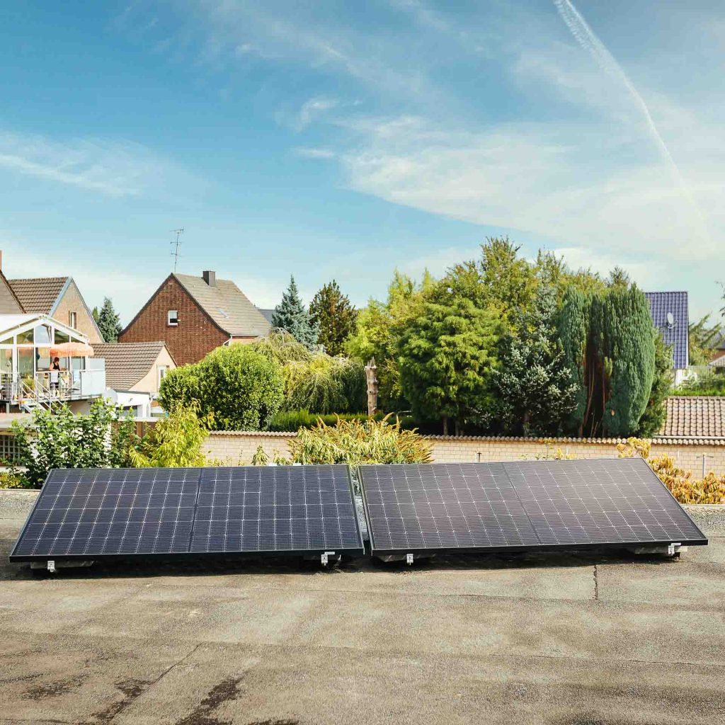Greentech Sachsen Balkonkraftwerk-Garage-Flachdach. Foto: Hersteller Yuma