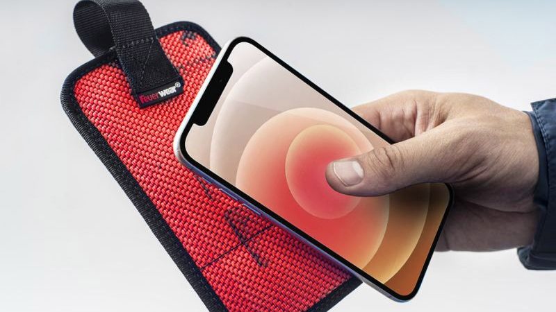 Greentech Circular Smartphone Huelle aus Feuerwehr schlauch Feuerwear 3