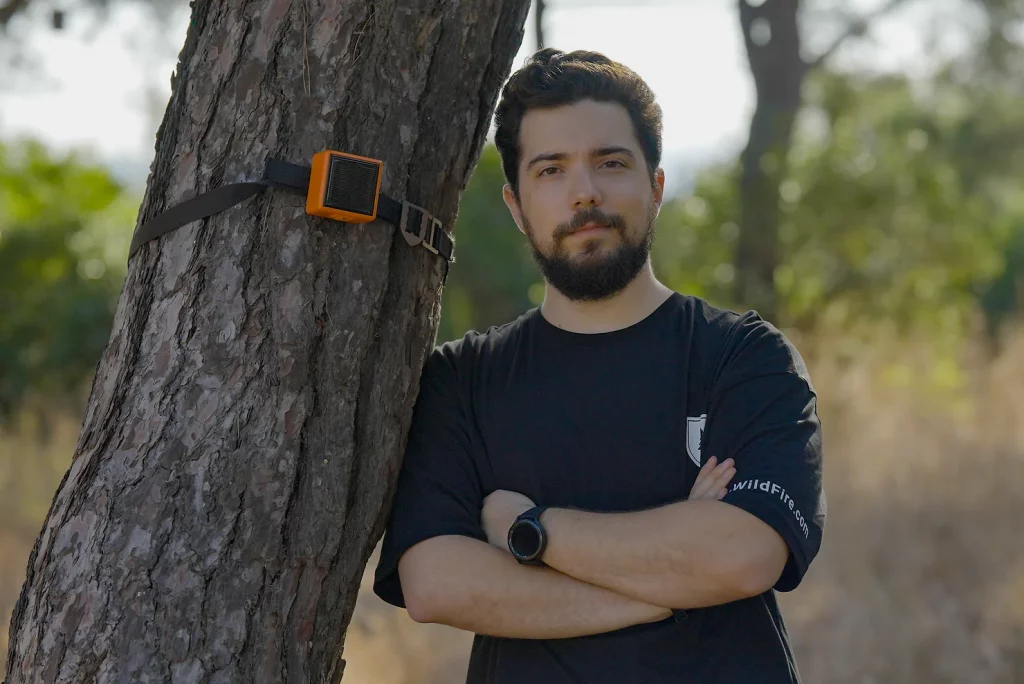 Greentech Forest Guard Feuer melder KI Wald Dyson Award