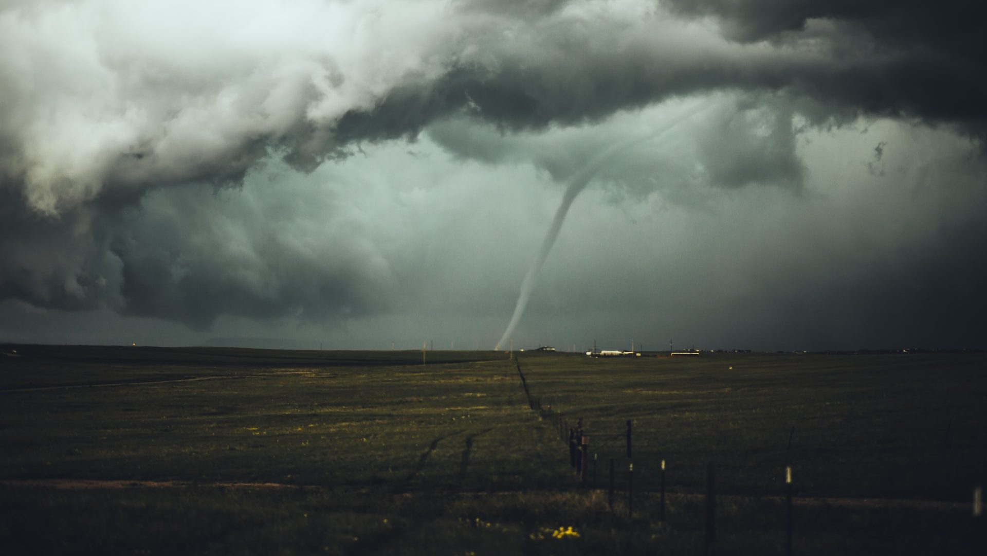 Greentech Klima Tornado Unwetter Nikolas Noonan Unsplash