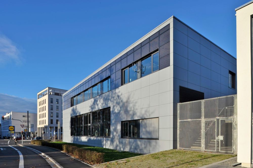 Greentech Solar Laborbau ISE PV Fassade SEC