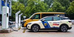 E-Taxi in Hamburg Moia-Hansa-Taxi-Elektroauto-Laden. Foto Moia