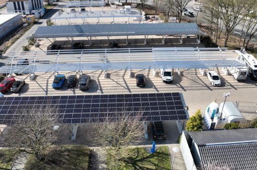 Greentech Solar PV Anlage auf Parkplatz. Foto LLE NRW