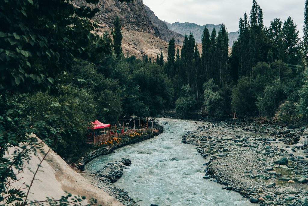 In Pakistan nutzen Bauern künstliche Eistürme, um Wasser für den Frühling zu speichern. Diese einfache Greentech-Idee hilft im Kampf gegen den Klimawandel.