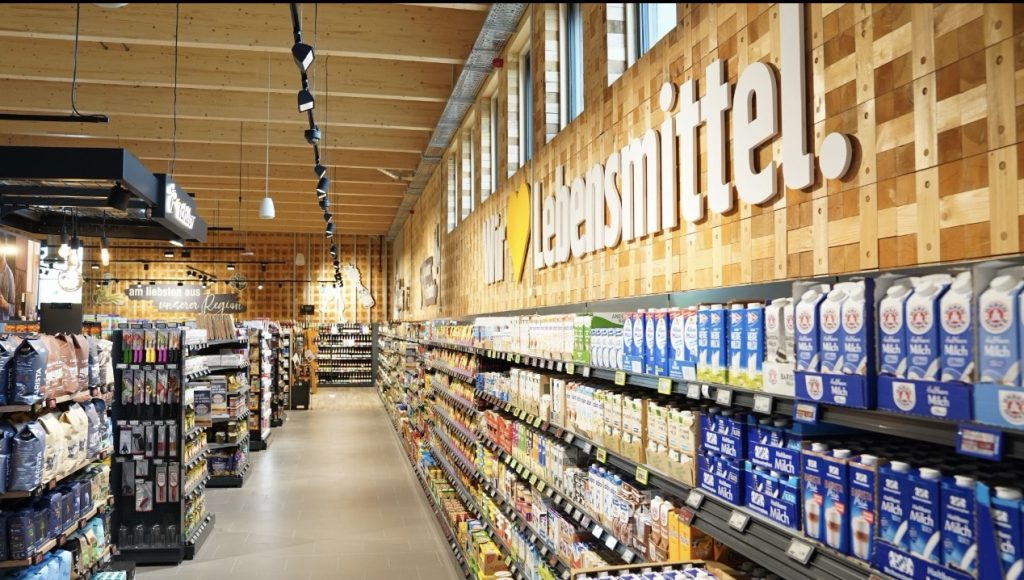 Supermarkt aus Holz: Durch den Bau mit TRIQBRIQ wird Ihr Rohbau 100 % wiederverwendbar.