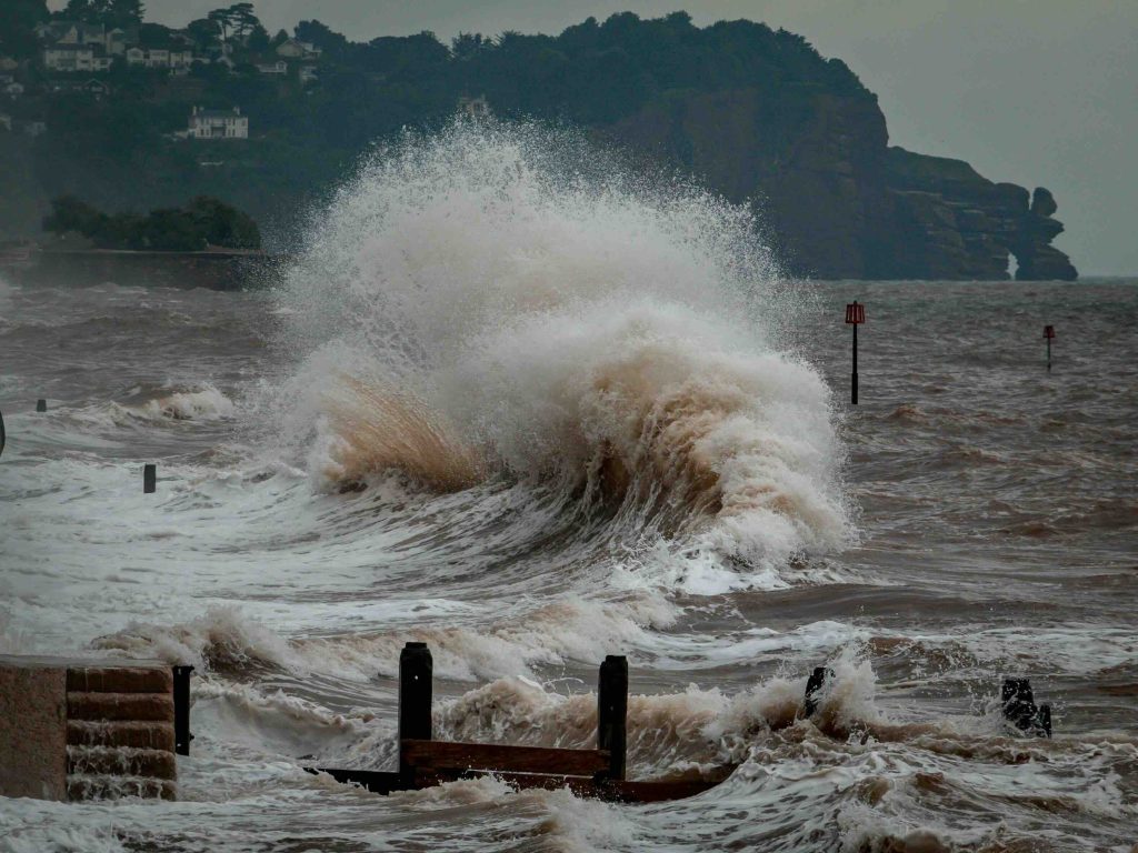 Meer Tsunami Starkwellen Foto Ray Harrington UK Unsplash