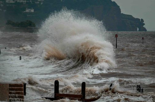 Meer Tsunami Starkwellen Foto Ray Harrington UK Unsplash